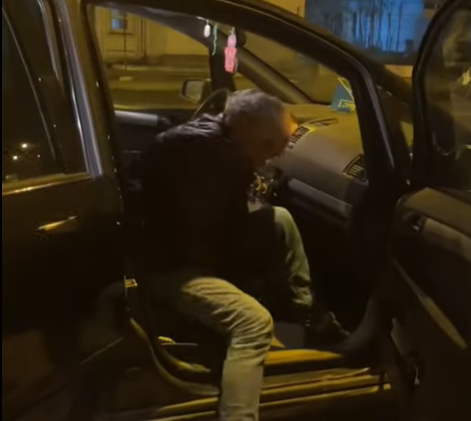 Un șofer a făcut o criză de Parkinson la volan, pe un drum din Galați. El a fost amendat și lăsat fără permis