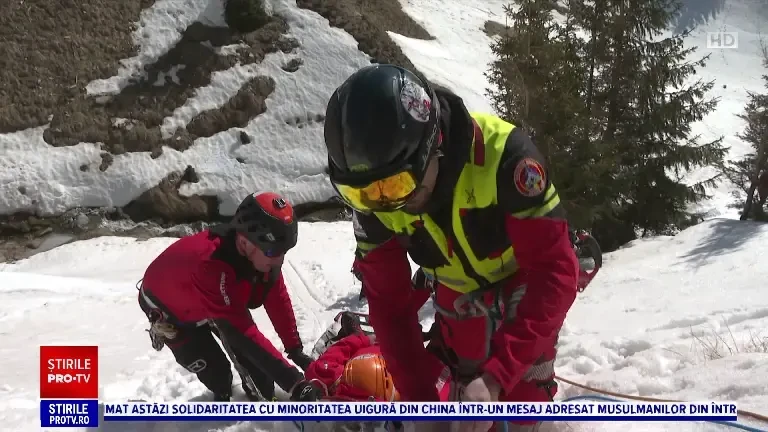 Exercițiu de amploare al Salvamont. Echipe din opt țări au avut de înfruntat provocările unei misiuni în caz de avalanșă