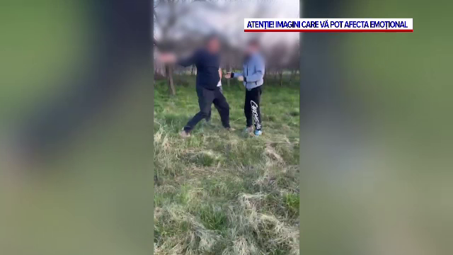 Imagini cu impact emoțional: Momentul în care un părinte lovește cu brutalitate un adolescent care i-ar fi șicanat fiul