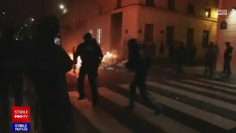 Franța, cuprinsă de anarhie. Sute de oameni au fost arestați în urma protestelor violente. Oamenii legii, grav răniți