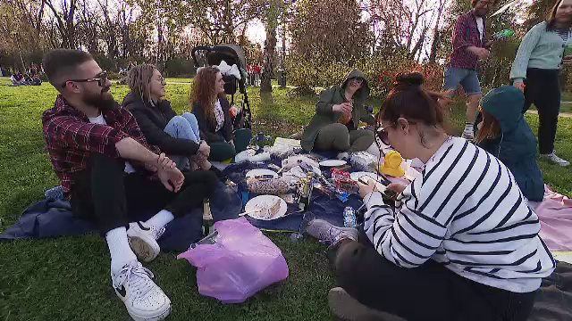 Bucureștenii au umplut parcurile de Buna Vestire. Cei mai curajoși au mers pentru prima dată la mare pe anul acesta