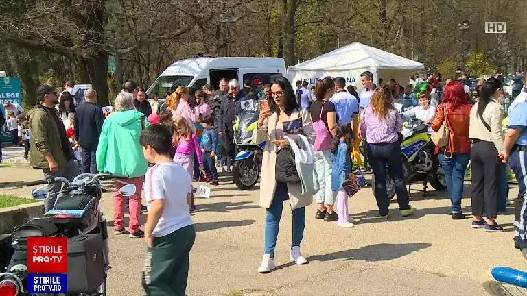 Bucureștenii au luat cu asalt Herăstrăul, de Ziua Poliției. Cei mai încântați au fost copiii