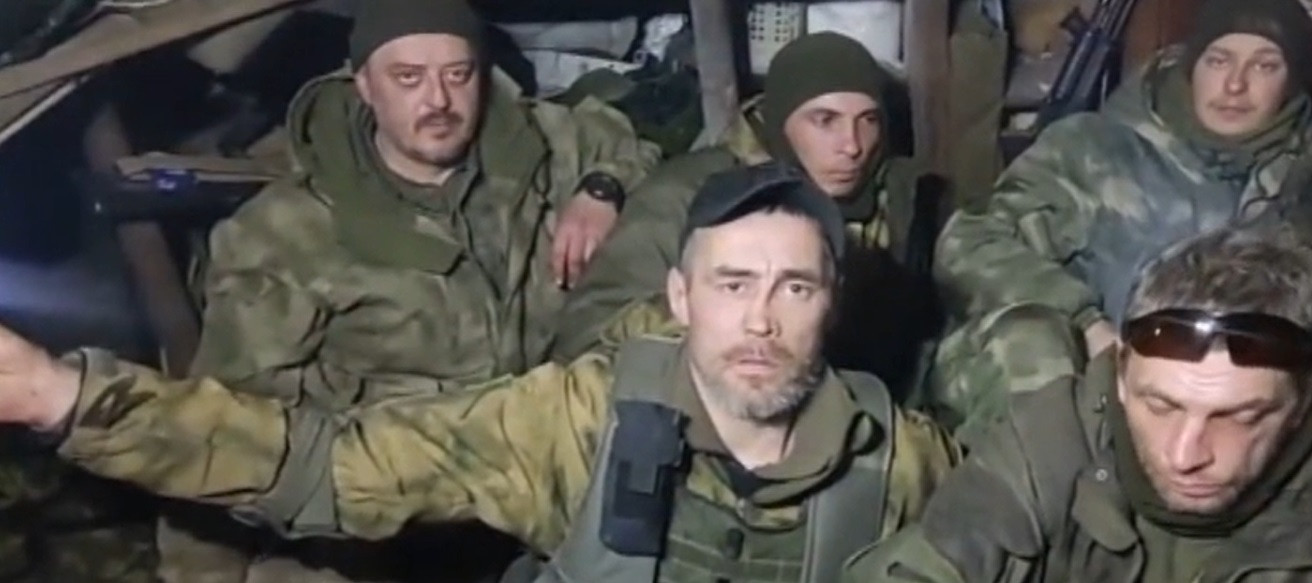 „Oamenii aveau moartea și în față și în spate”. Mai mulți soldați ruși se plâng că au rămas captivi în fortăreața Bahmut