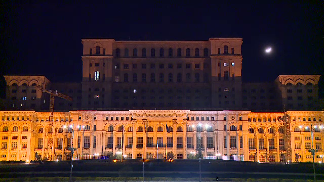 Palatul Parlamentului se dărâmă, începând cu fațada. Măsurile urgente pentru „evitarea pierderilor de vieți omenești”
