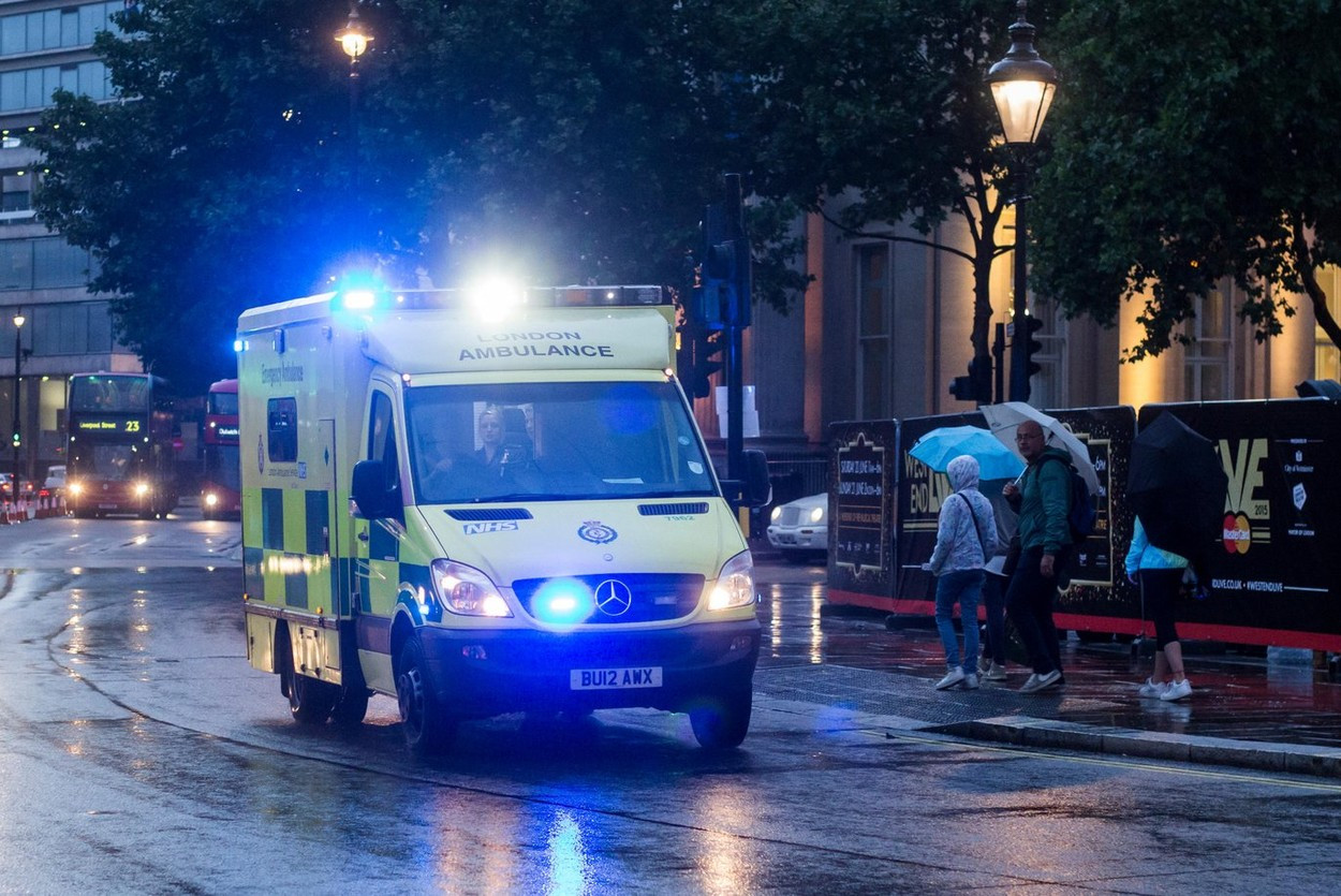 Virusul care se răspândește rapid și face ravagii în Marea Britanie. Copiii și vârstnicii, „ținte” sigure