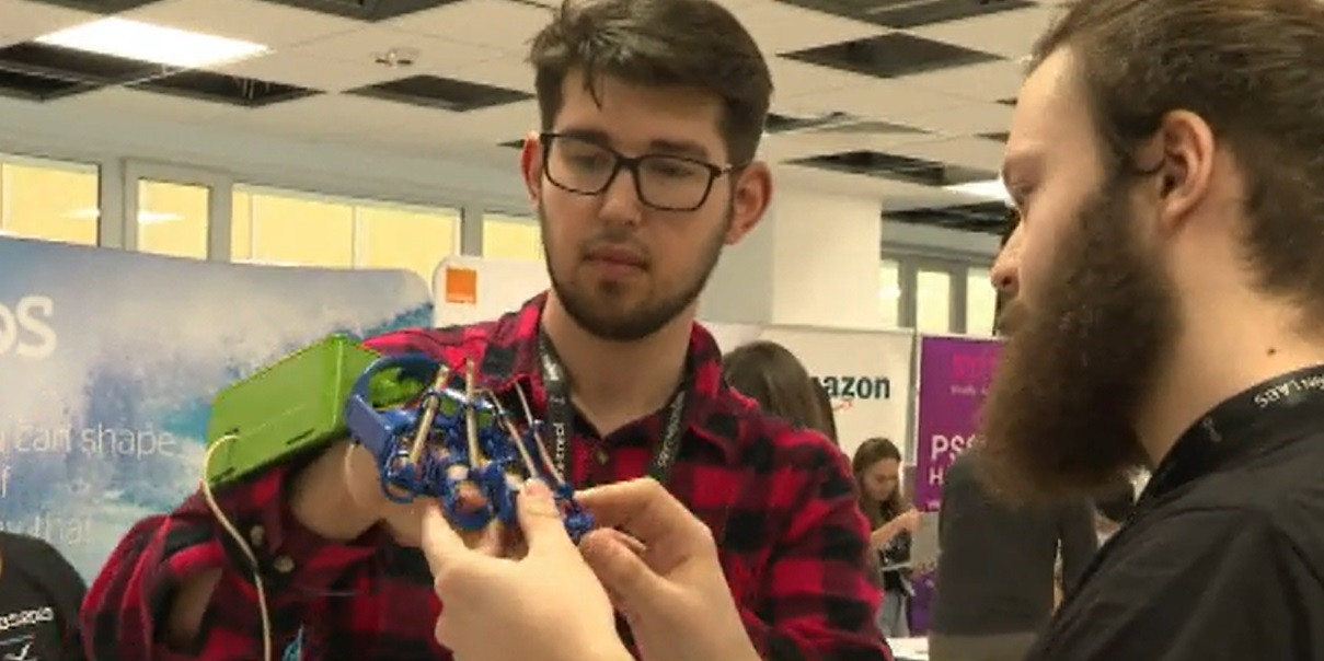 Zeci de studenți s-au întrecut în proiecte tech inovatoare la Hackathonul din Timișoara