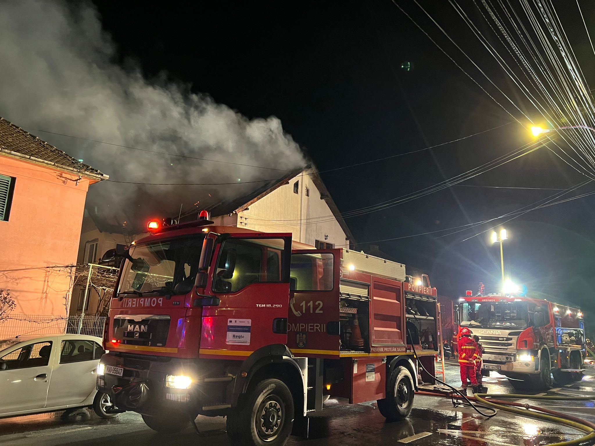 casa incendiu pompieri