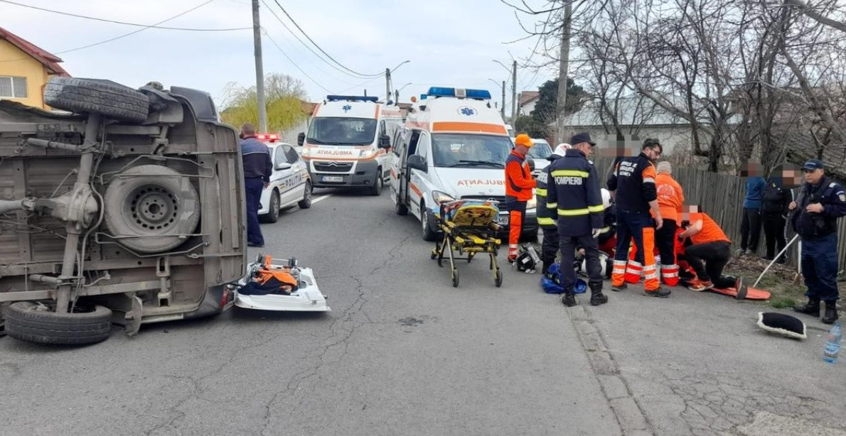 Ambulanţă răsturnată Ialomiţa