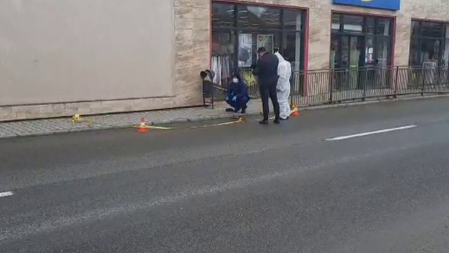 Scene șocante pe o stradă din Sângeorz-Băi. O femeie a fost înjunghiată de soțul ei, care a fugit apoi și s-a sinucis