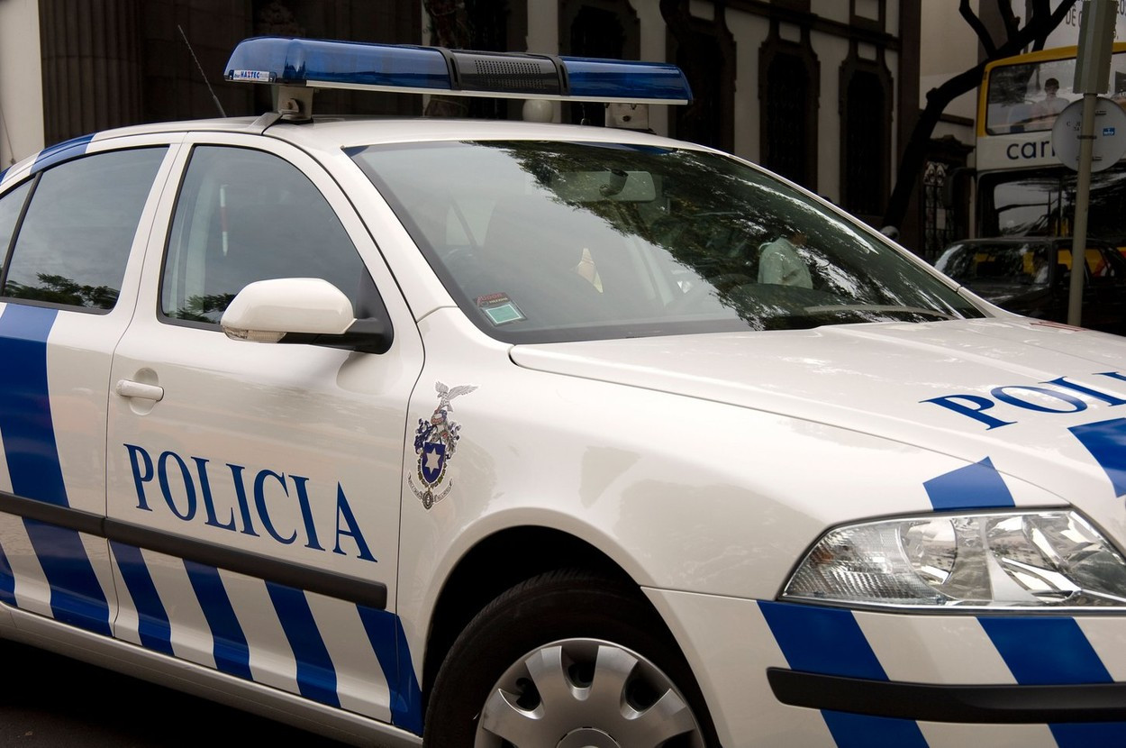 Atac cu cuţitul într-un centru musulman din Lisabona. Două persoane au fost ucise