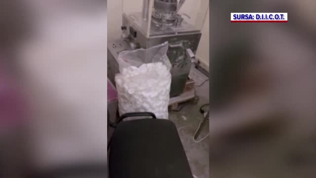 Laborator clandestin de produse anabolizante, descoperit în Bacău. Substanţele periculoase, vândute în ţară