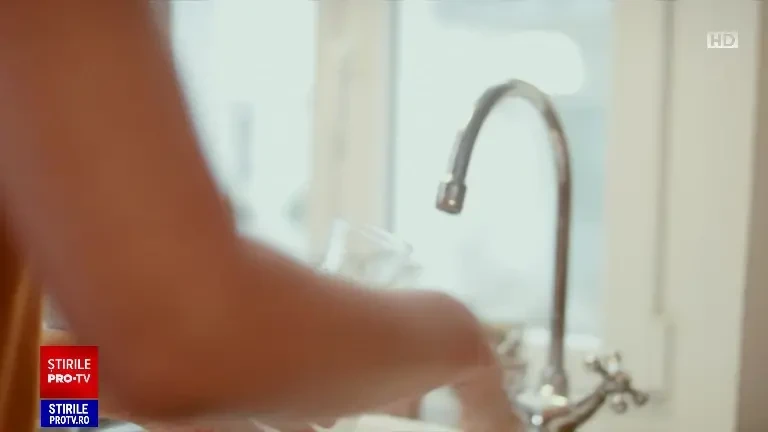 Românii au început să bea apă de la robinet din cauza scumpirilor. Mulți caută alternative economice de filtrare din rețea