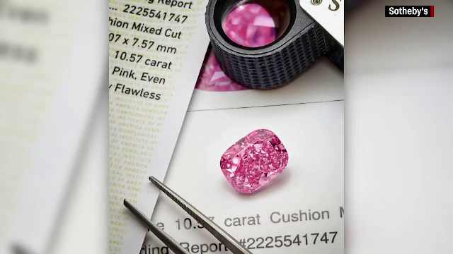„Rozul Etern”, un diamant roz de 10,57 carate, va fi scos la licitație pentru o sumă fabuloasă, în SUA