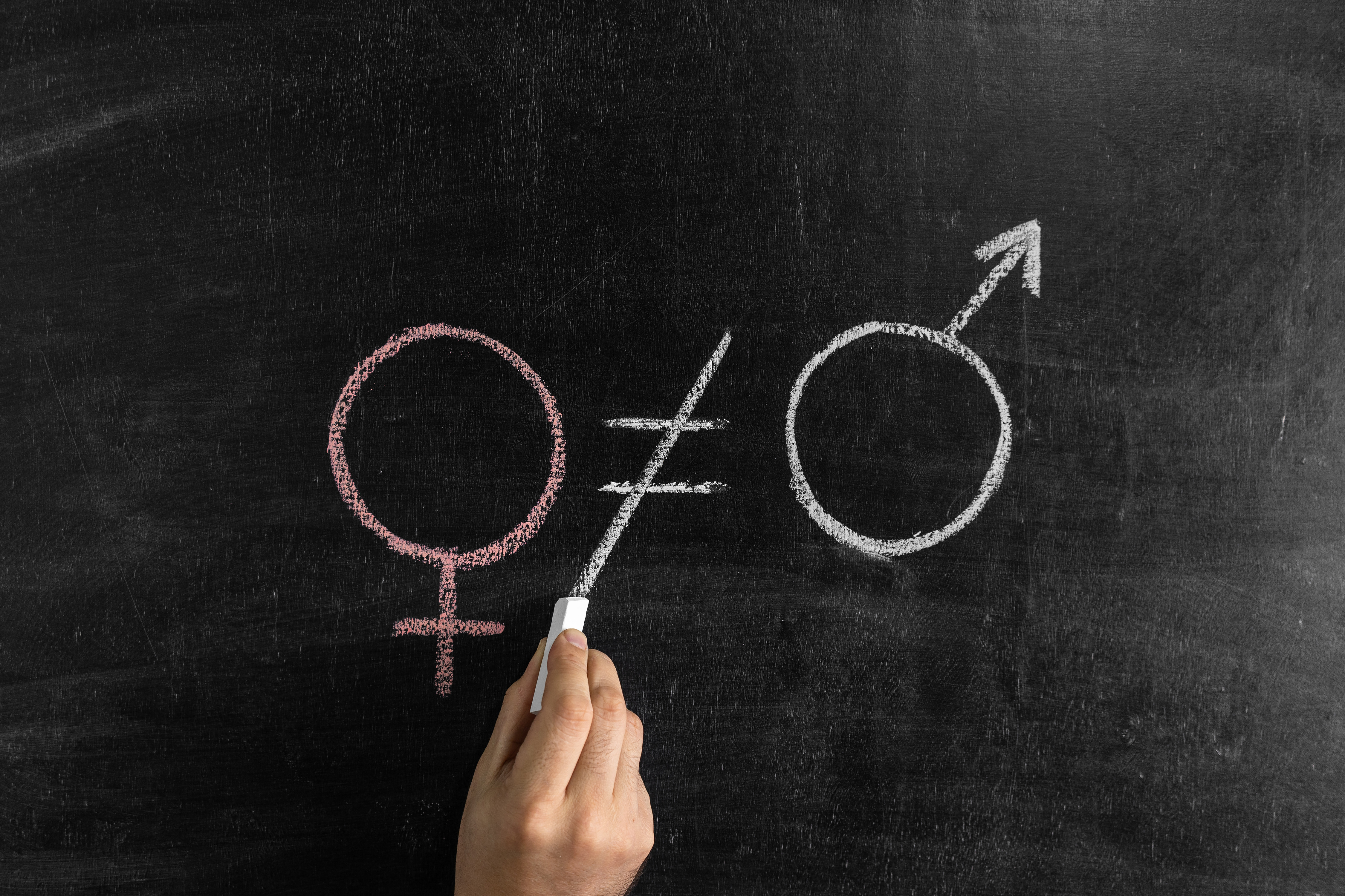 O treime din școli consideră că nu au obligația să comunice părinților problemele de identitate de gen ale copiilor | Sondaj