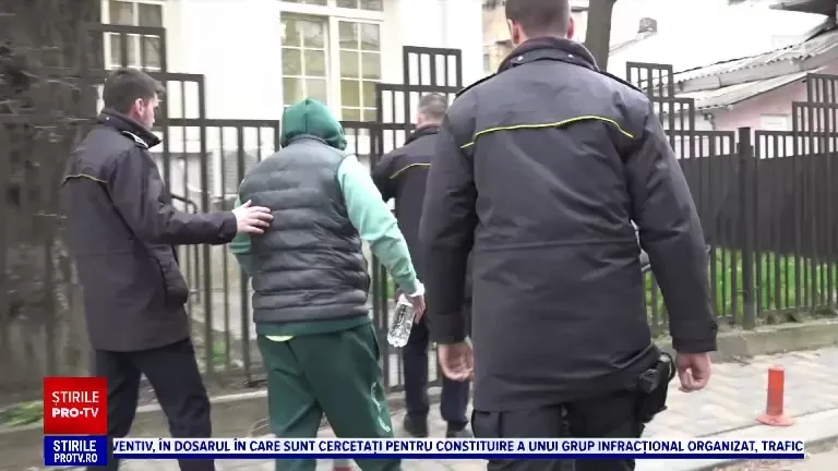 Laborator clandestin de steroizi, descoperit la Bacău. Polițiștii au decapitat o grupare de trafic