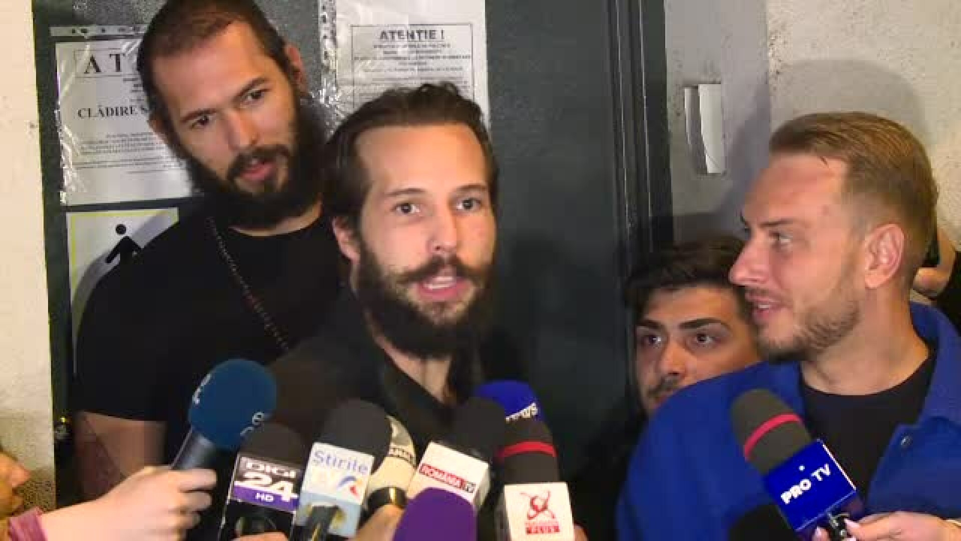 Ce nu au voie să facă Andrew și Tristan Tate după ce au fost eliberați din închisoare și plasați în arest la domiciliu