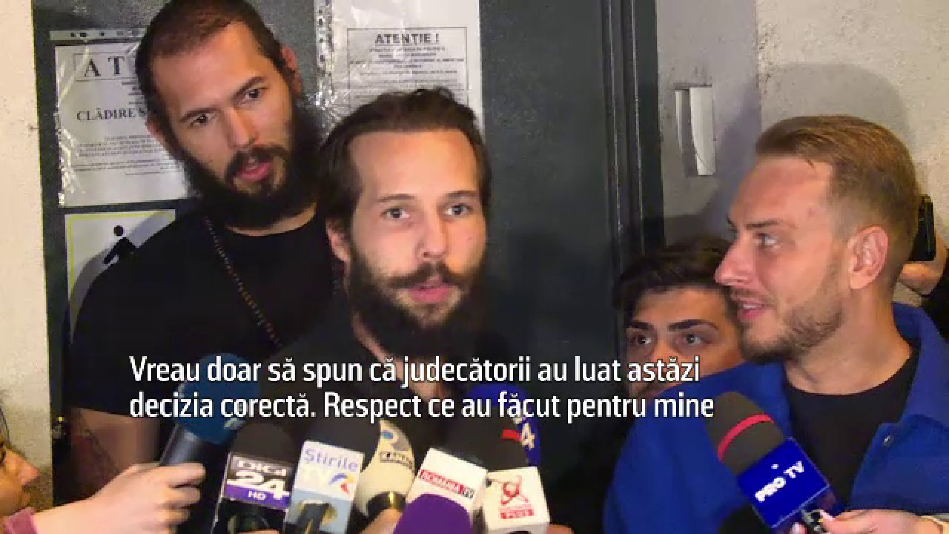 Cum arată Andrew și Tristan Tate, după trei luni în arest preventiv. Primele declarații