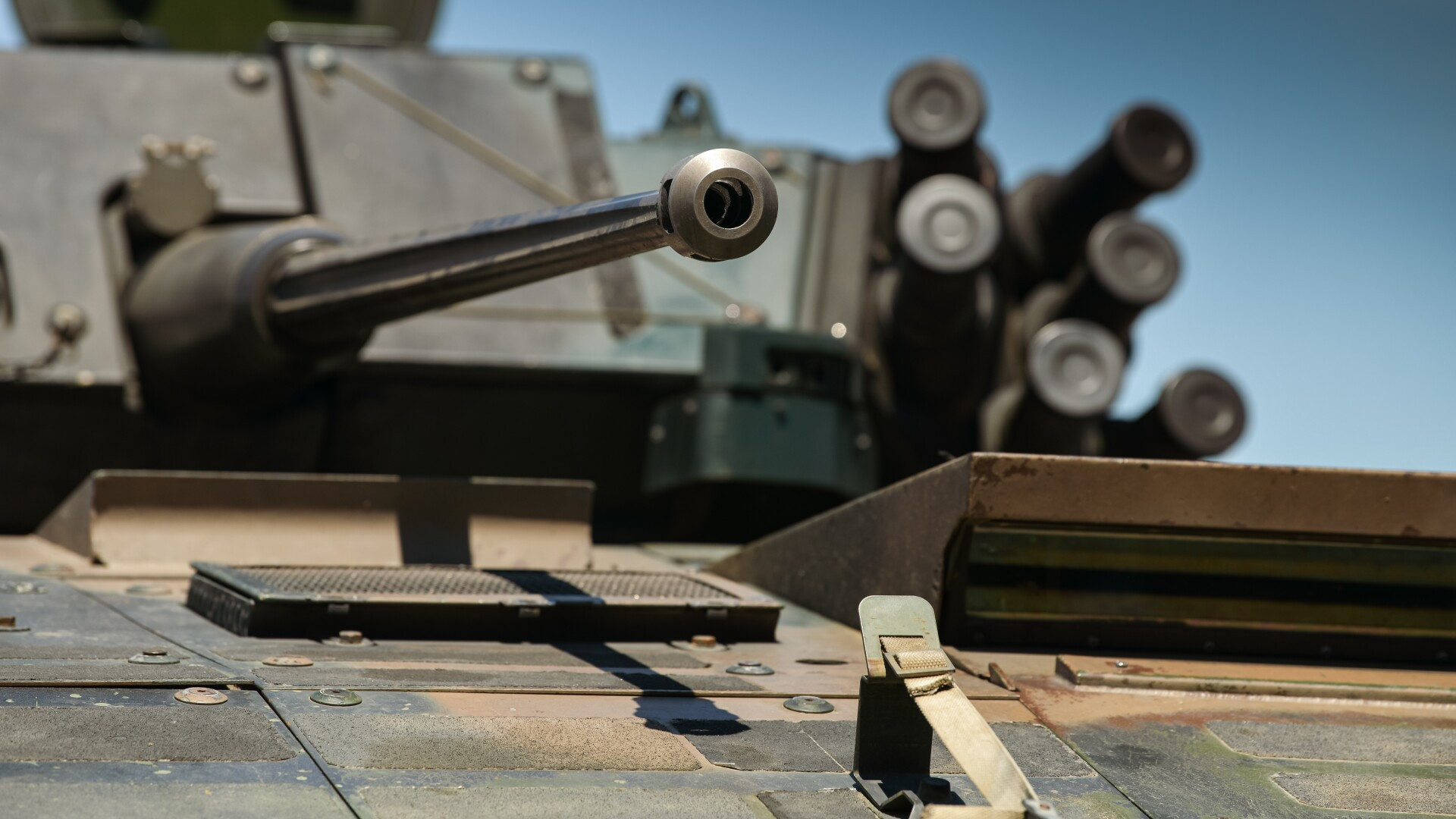 Kievul a comandat din Polonia 100 de blindate finanţate de UE şi Statele Unite