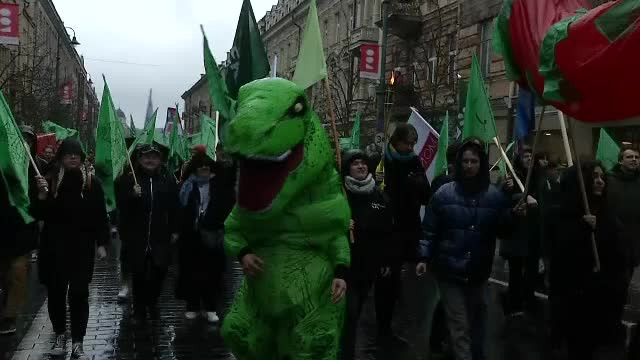 Paradă inedită în capitala Lituaniei. Sute de studenți au respectat un obicei vechi de câteva zeci de ani