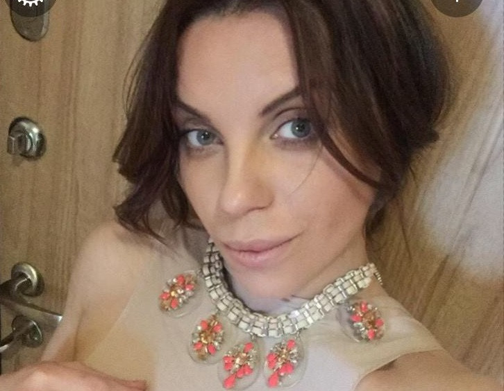 O adolescentă ar fi plătit doi asasini ca să-i omoare mama. Iubitul ei i-ar fi fost complice