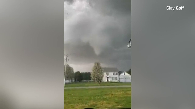 Cel puțin 32 de oameni și-au pierdut viața în cele peste 60 de tornade care au lovit sudul și vestul Statelor Unite