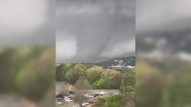 Cel puțin 32 de oameni și-au pierdut viața în urma a peste 60 de tornade care au lovit SUA