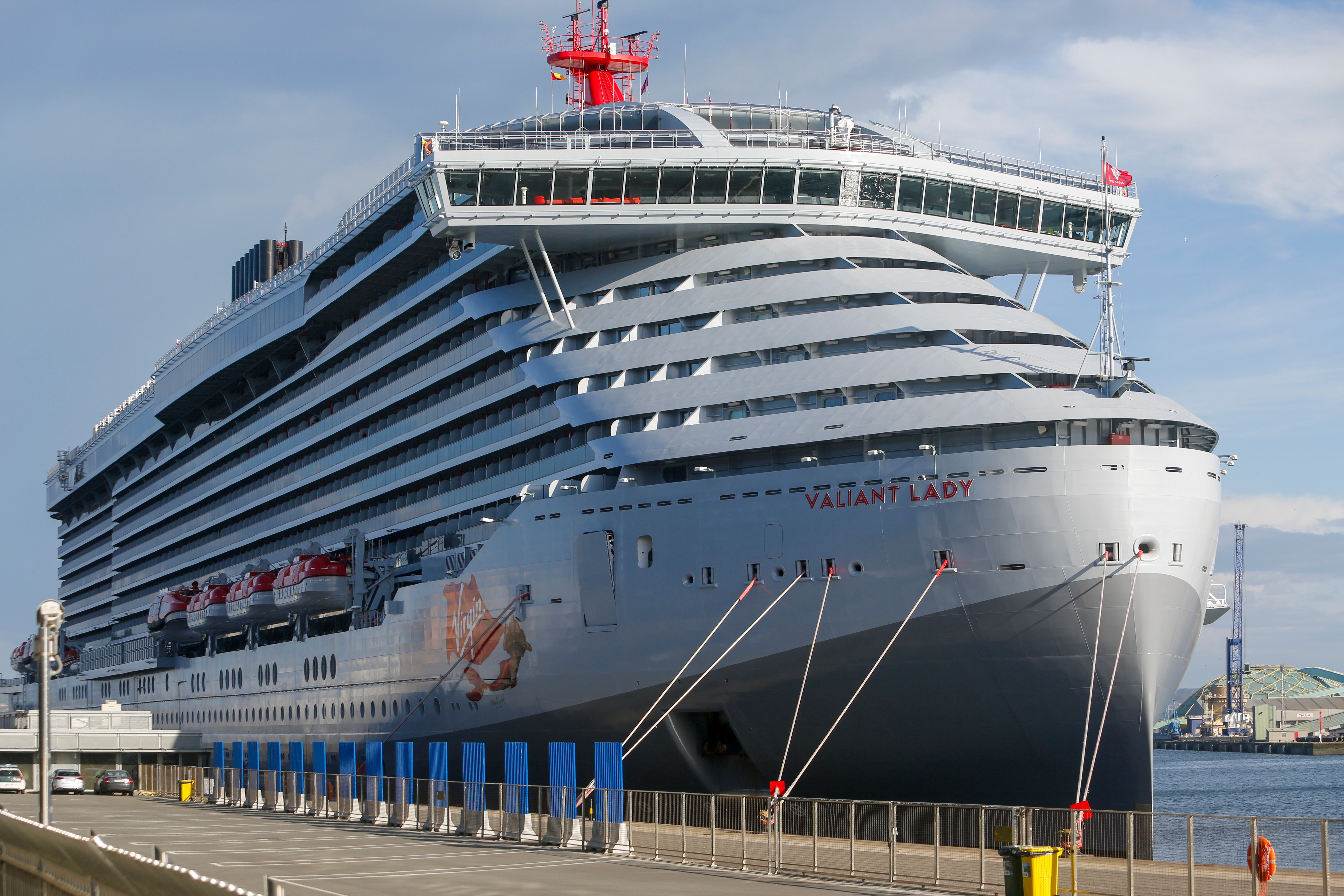 O femeie a murit după ce a căzut de la balconul unui vas de croazieră și a aterizat pe un alt pasager