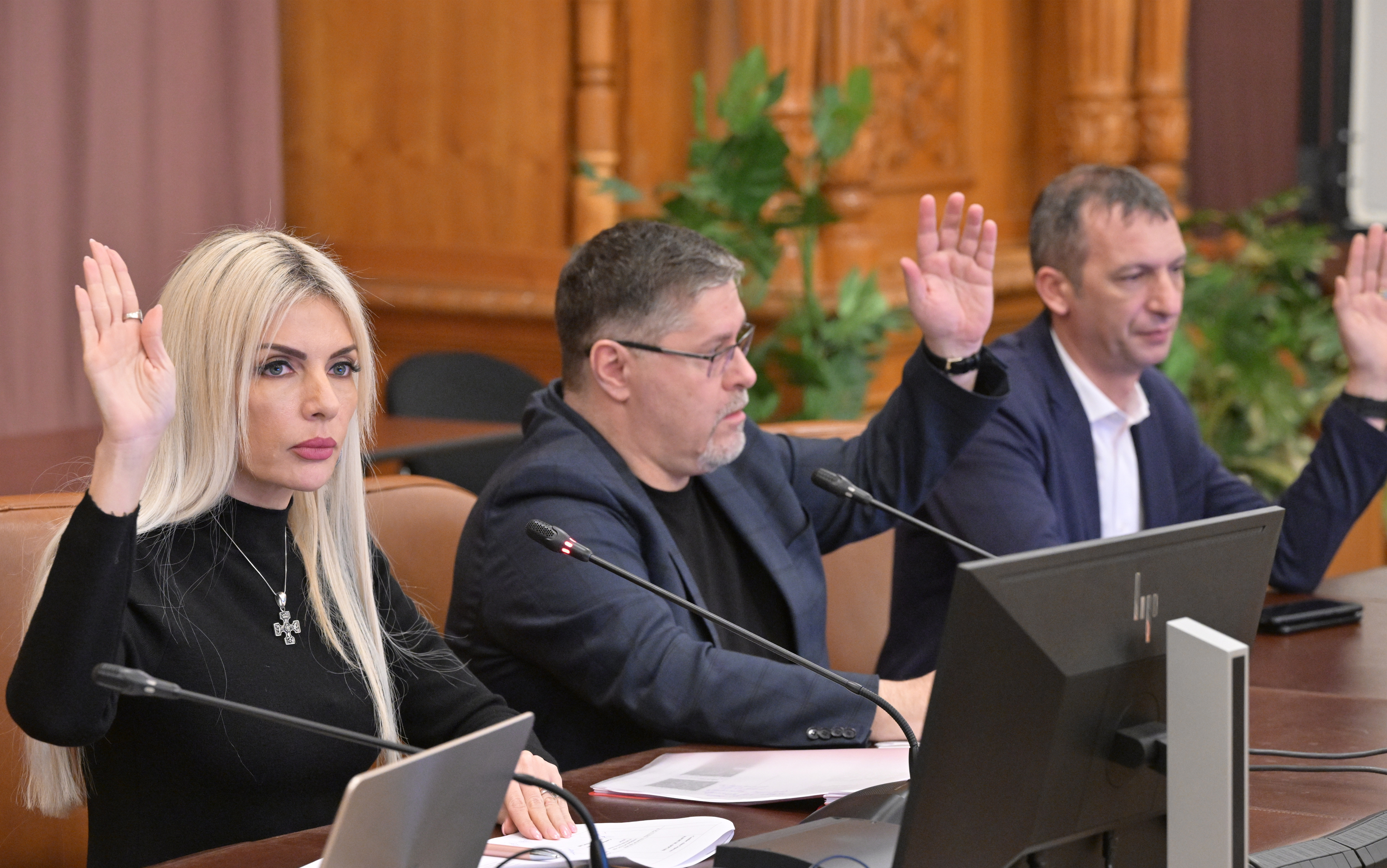 Scandal în Parlament. PSD și PNL au eliminat interceptările ca probe de corupție și s-au răzgândit la scurt timp