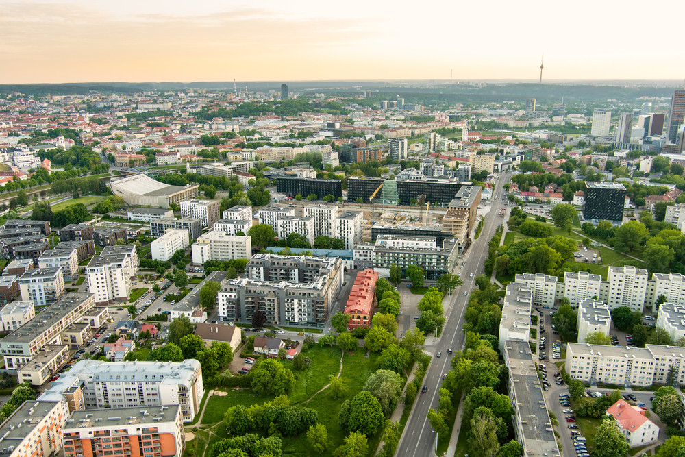 O țară europeană le-a interzis rușilor să cumpere case și apartamente. Riscul invocat