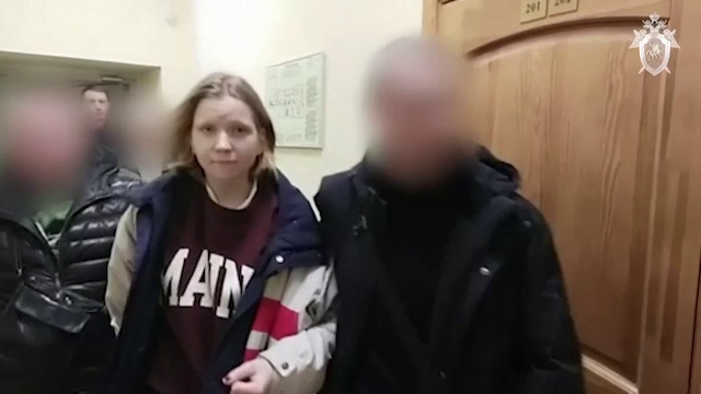 Femeia arestată pentru asasinarea bloggerului pro-Kremlin arată cu totul altfel față de cea care i-a oferit cadoul ucigaș