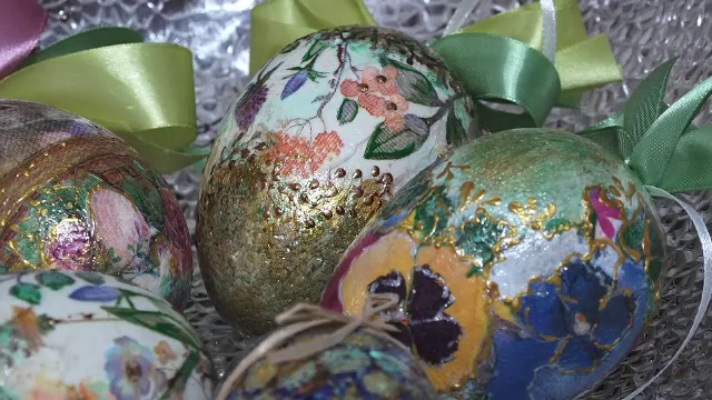 Atelier de încondeiat ouă, la Muzeul de Etnografie din Reghin. Cei interesați au învățat cum să lucreze cu ceară topită