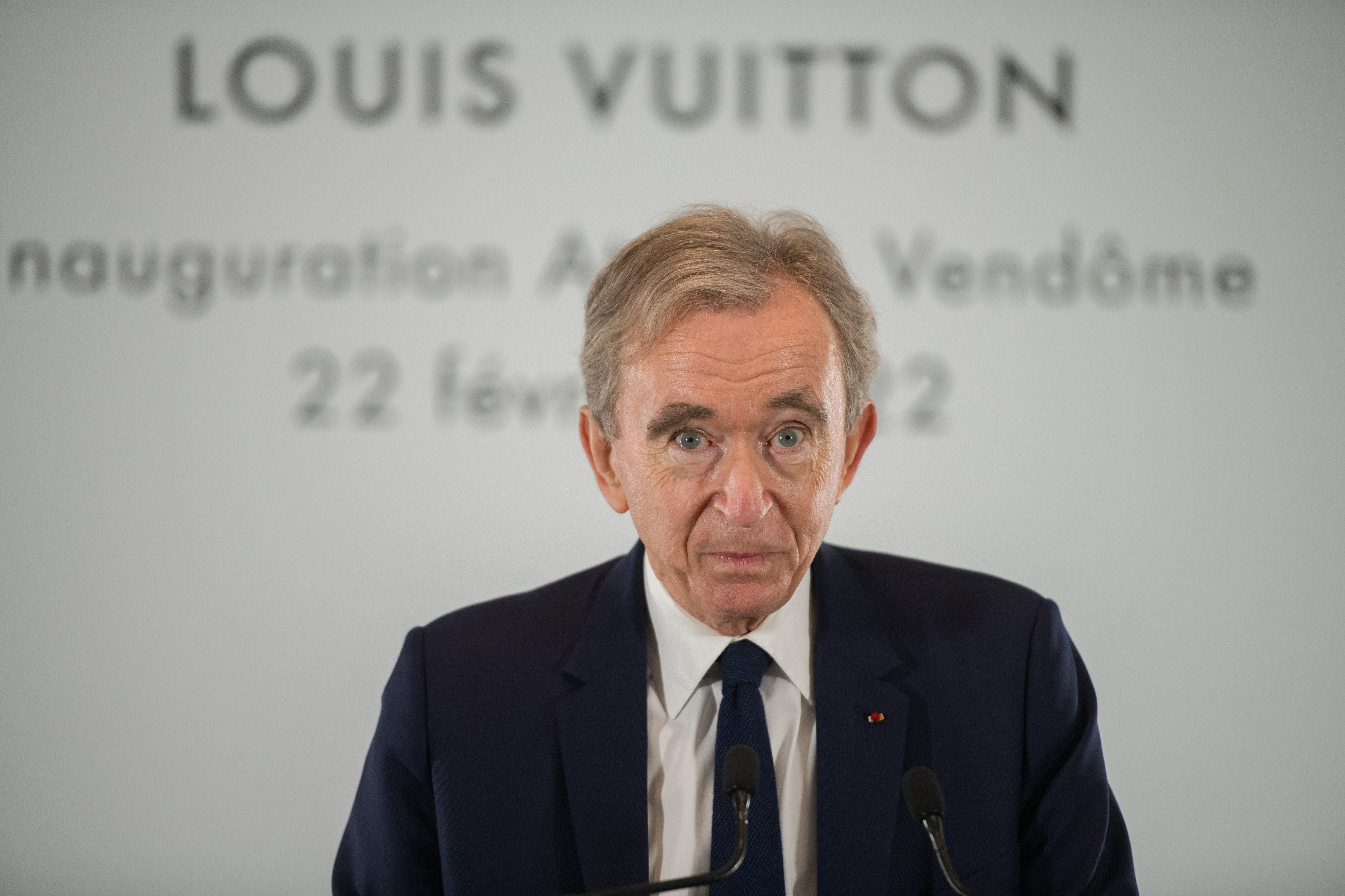Bernard Arnault nu mai este cel mai bogat om din lume. Cine i-a ocupat poziția și ce avere au miliardarii