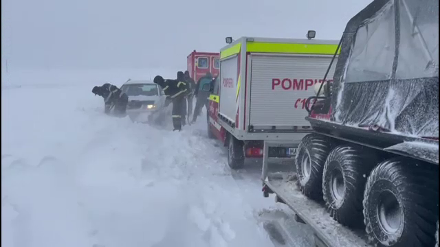 „Am cinci ore de când stau și îngheț în frig”. Zăpada face prăpăd în regiunea Moldovei, cu zece zile înainte de Paște