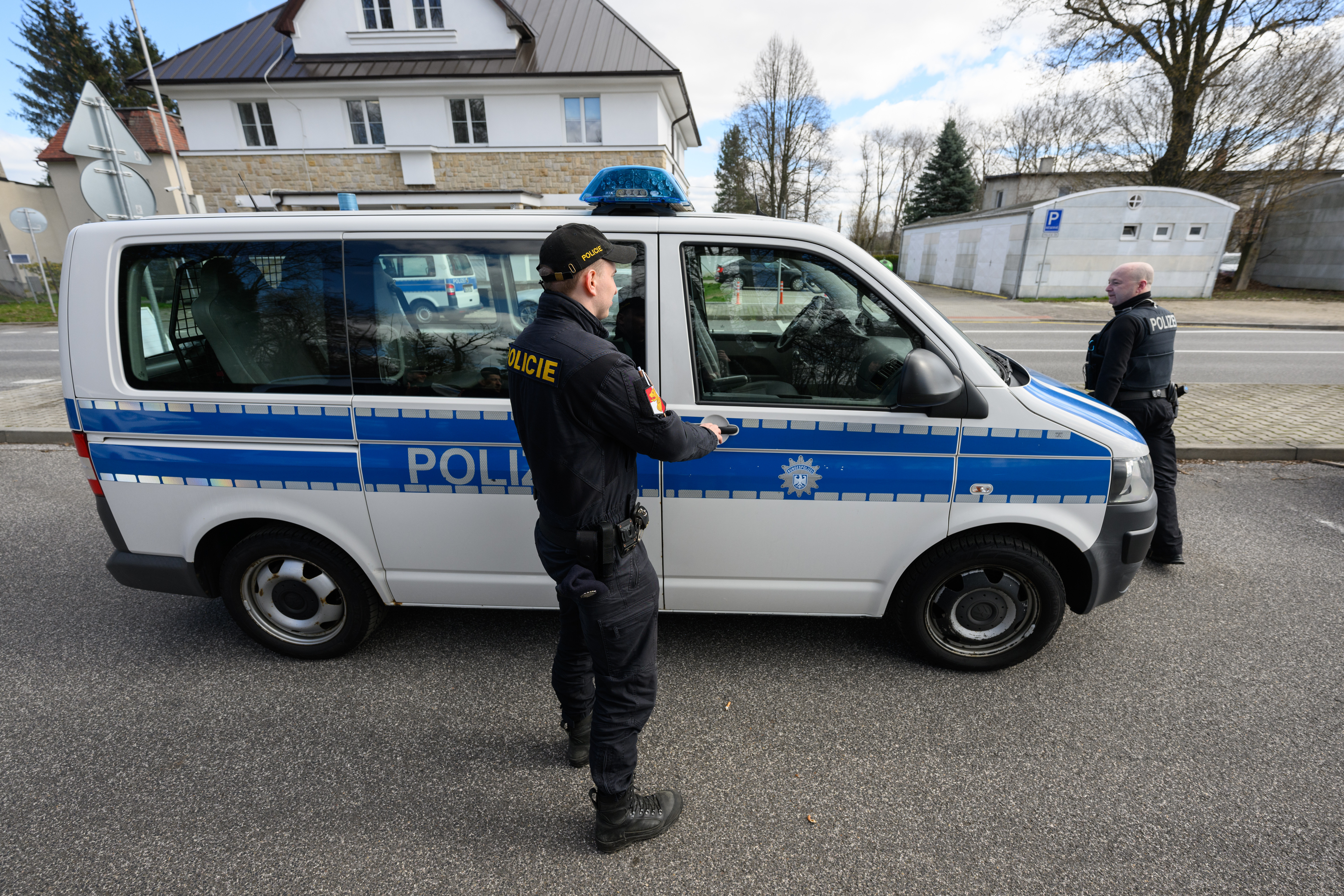 Crimă îngrozitoare într-un orfelinat din Germania. O fetiță de 10 ani ar fi fost ucisă de trei băieți