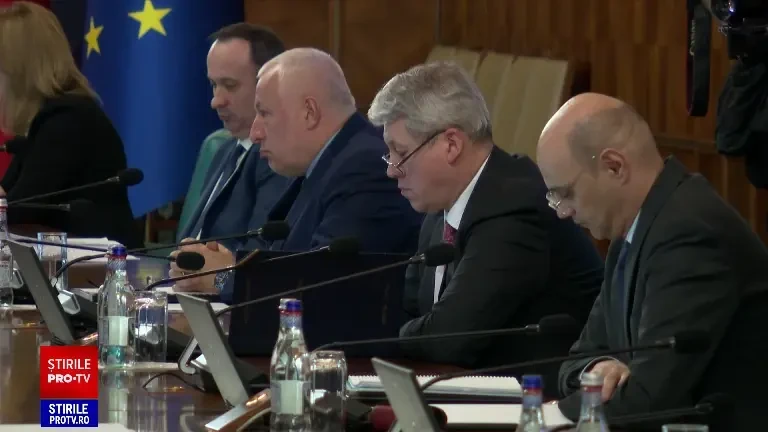 Soluțiile coaliției de guvernare pentru acoperirea găurii bugetare de 20 de miliarde de lei. Românii vizați de măsuri dure