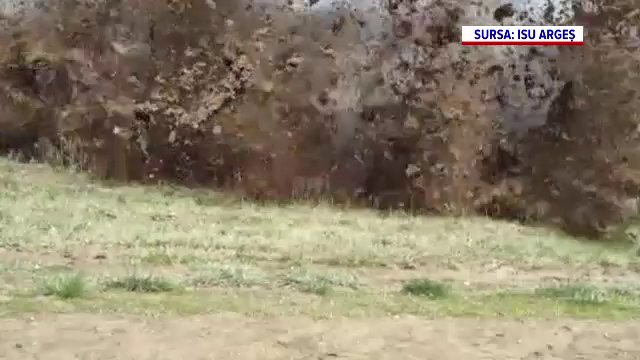 Zeci de explozii pe un câmp în Argeș. Muniție de război, veche de zeci de ani, distrusă de pirotehniști. GALERIE FOTO
