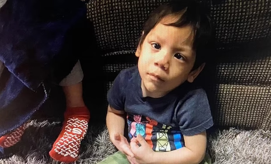 O femeie susține că și-a vândut fiul la magazin pentru că era posedat de un demon