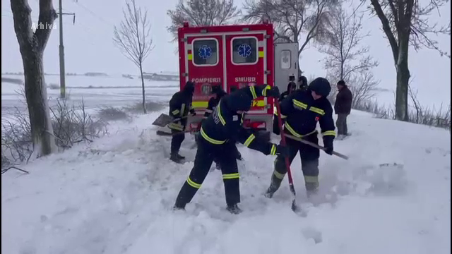 Un bărbat care a deszăpezit drumul Ambulanţei către o gravidă din Botoşani a murit după 40 de ore de muncă fără oprire