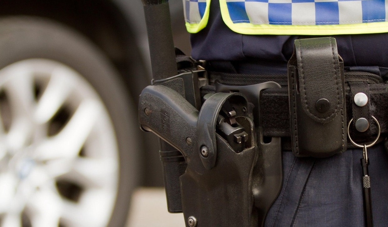 Un bărbat a intrat într-o secţie de poliţie din Nisa şi a ieşit îmbracat în poliţist şi înarmat