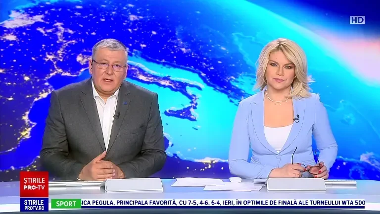 Imagini unice. Turnul Național Canadian a fost lovit de trăsnet