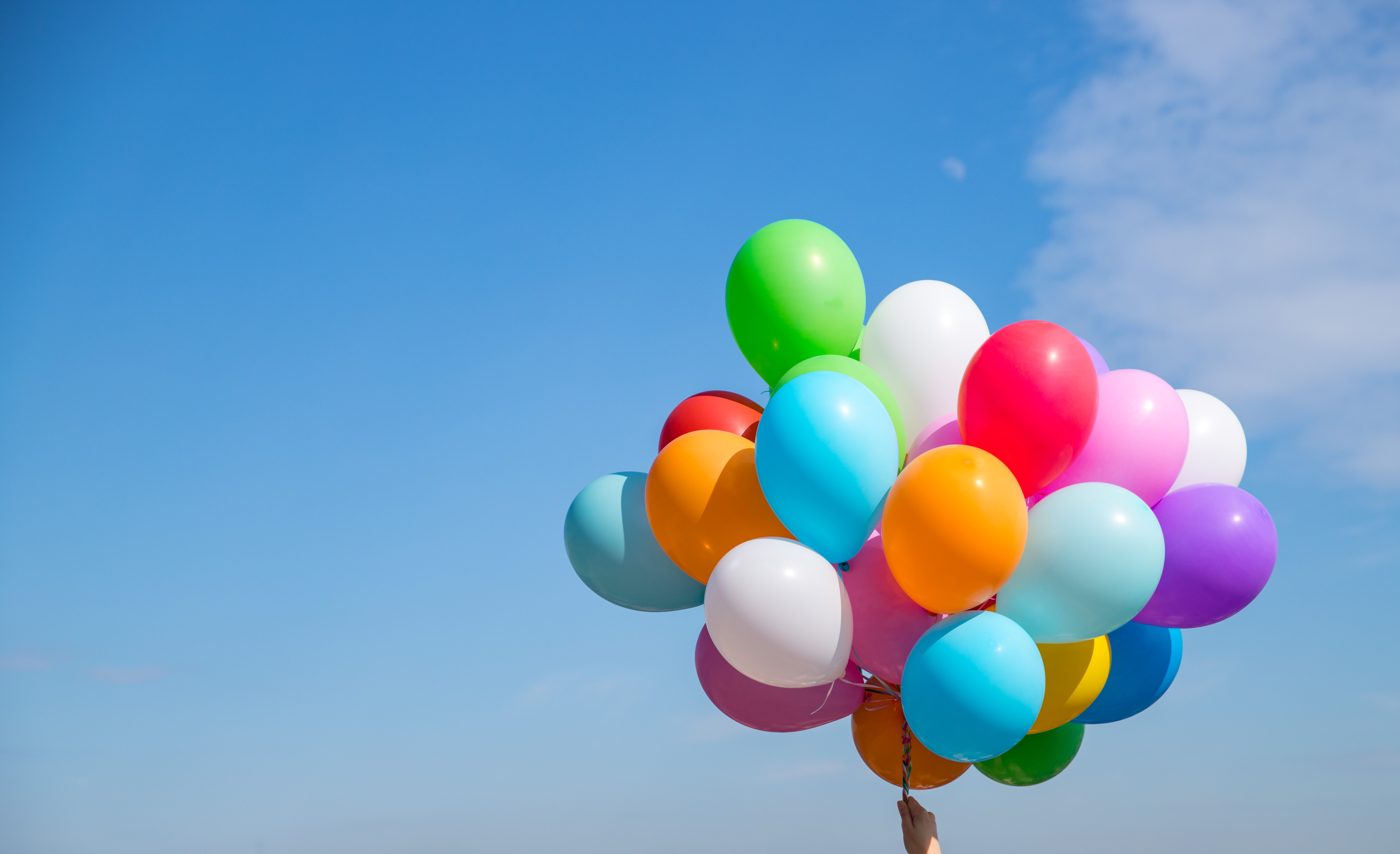 De câte baloane cu heliu ai nevoie pentru a zbura