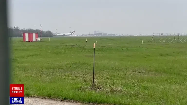 Emmanuel Macron a ajuns în România, după vizita din China. Aeronava prezidențială a aterizat pe Aeroportul Otopeni