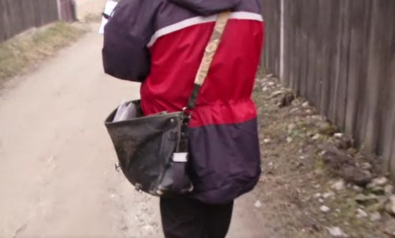 Doi poștași din Bacău, acuzați că au furat bani din pensii. Cum au reușit să păcălească oamenii timp de 3 ani