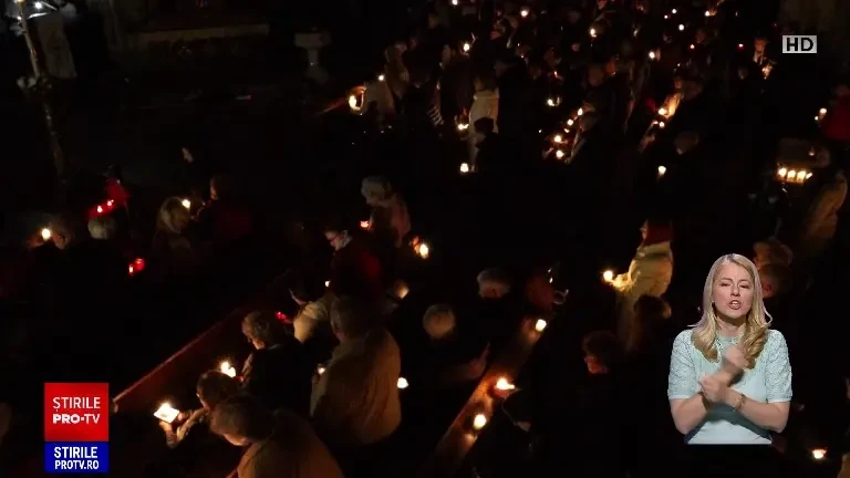 Iohannis a venit însoțit de Prima Doamnă la slujba de Înviere. Ceremonia de la Sibiu, oficiată în română, germană și maghiară