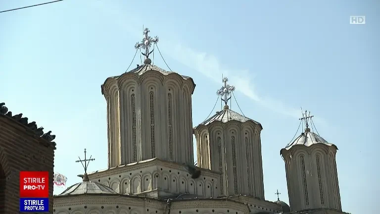 Zi de sărbătoare și pentru credincioșii ortodocși. Oamenii au primit o crenguță de salcie sfințită în Duminica Floriilor