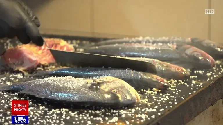 Vremea frumoasă i-a scos din casă pe români. Pe litoral, cherhanalele și restaurantele pescărești au fost la mare căutare