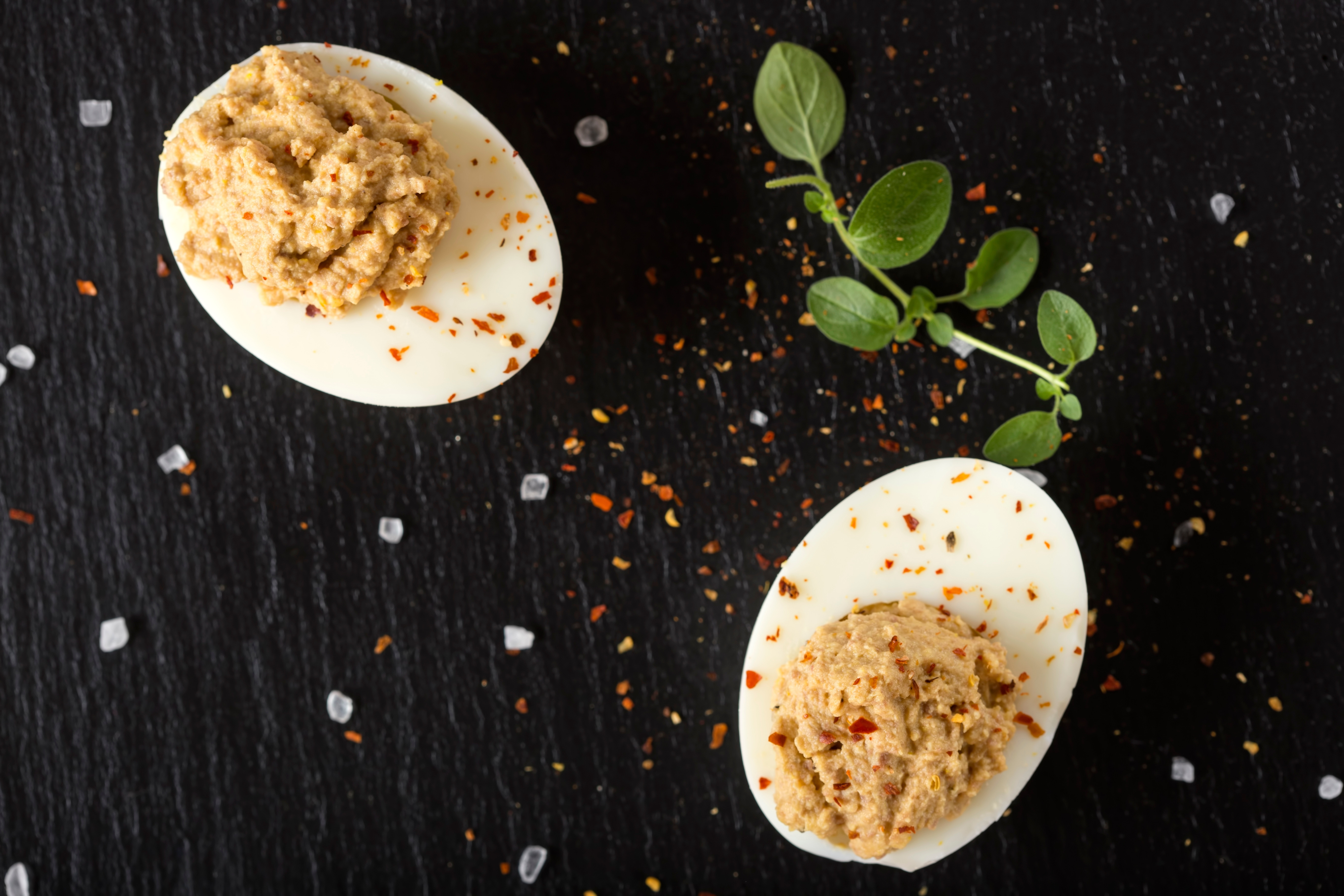 Ouă umplute. Cele mai bune rețete. Sfaturi pentru cele mai aspectuoase și gustoase ouă umplute de Crăciun