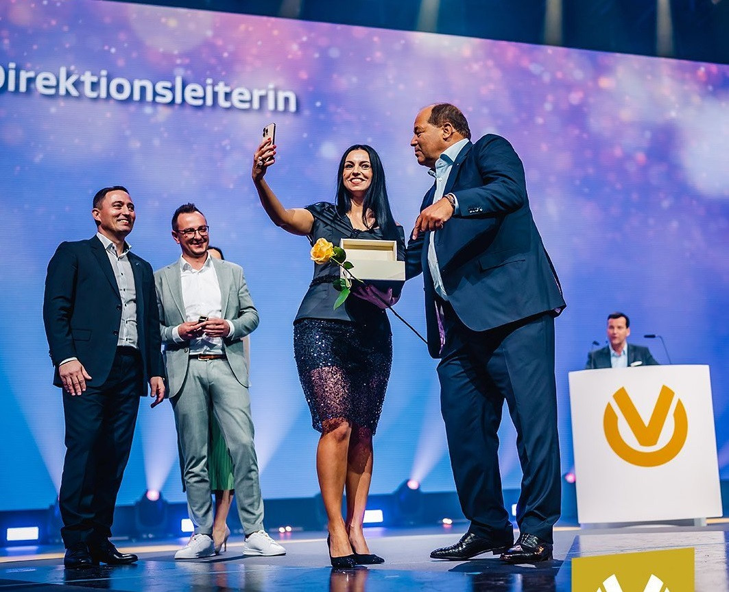 O româncă a ajuns cea mai tânără femeie director în cea mai mare companie financiară din Germania