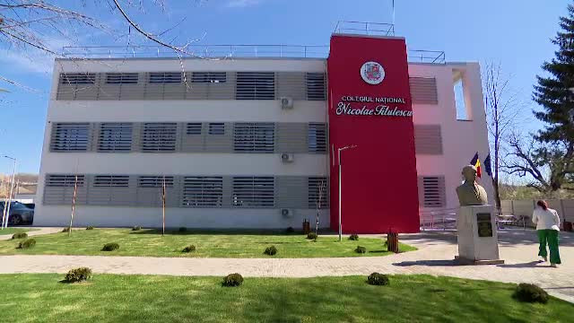 În Pucioasa există un liceu cu adevărat european. Colegiul Național a fost refăcut din temelii cu fonduri europene