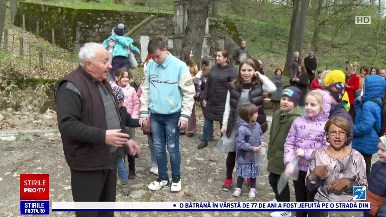 Tradiția mai puțin cunoscută de Paștele Catolic. Ce fac copiii în fiecare an la Mănăstirea Sfânta Maria Radna